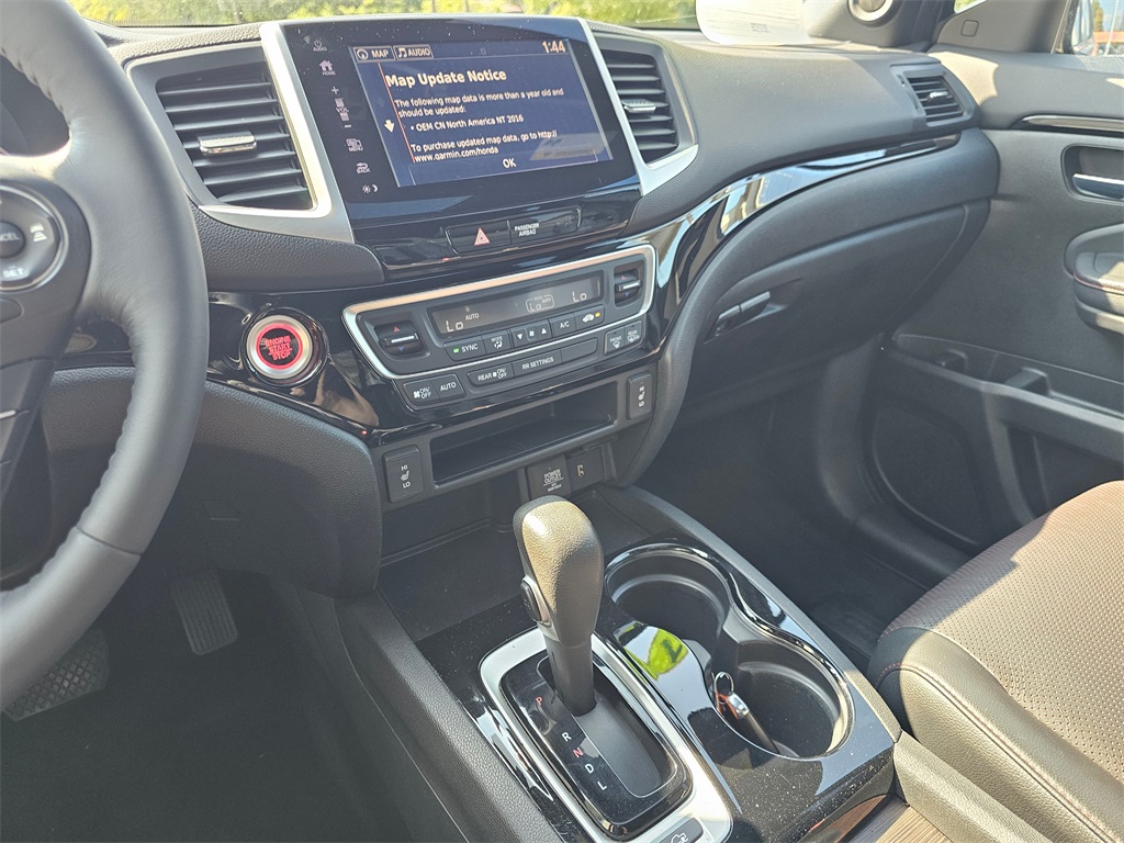 2017 Honda Ridgeline Black Edition photo 29