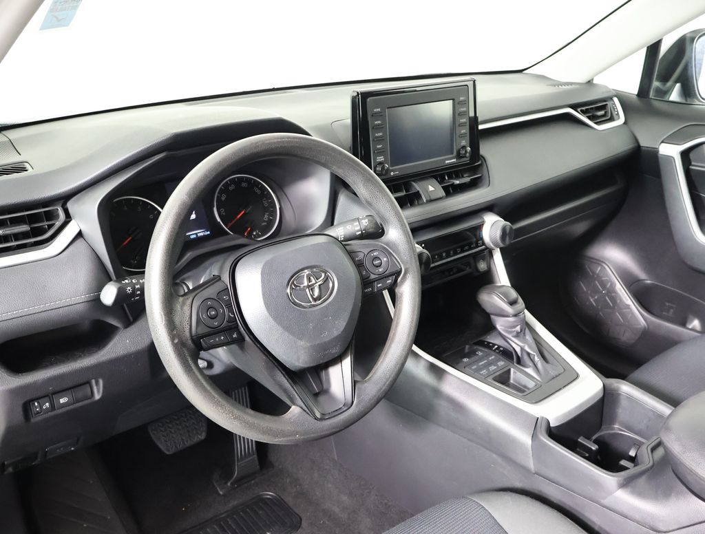2022 Toyota RAV4 LE photo 6