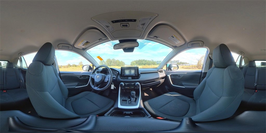 2021 Toyota RAV4 LE photo 31
