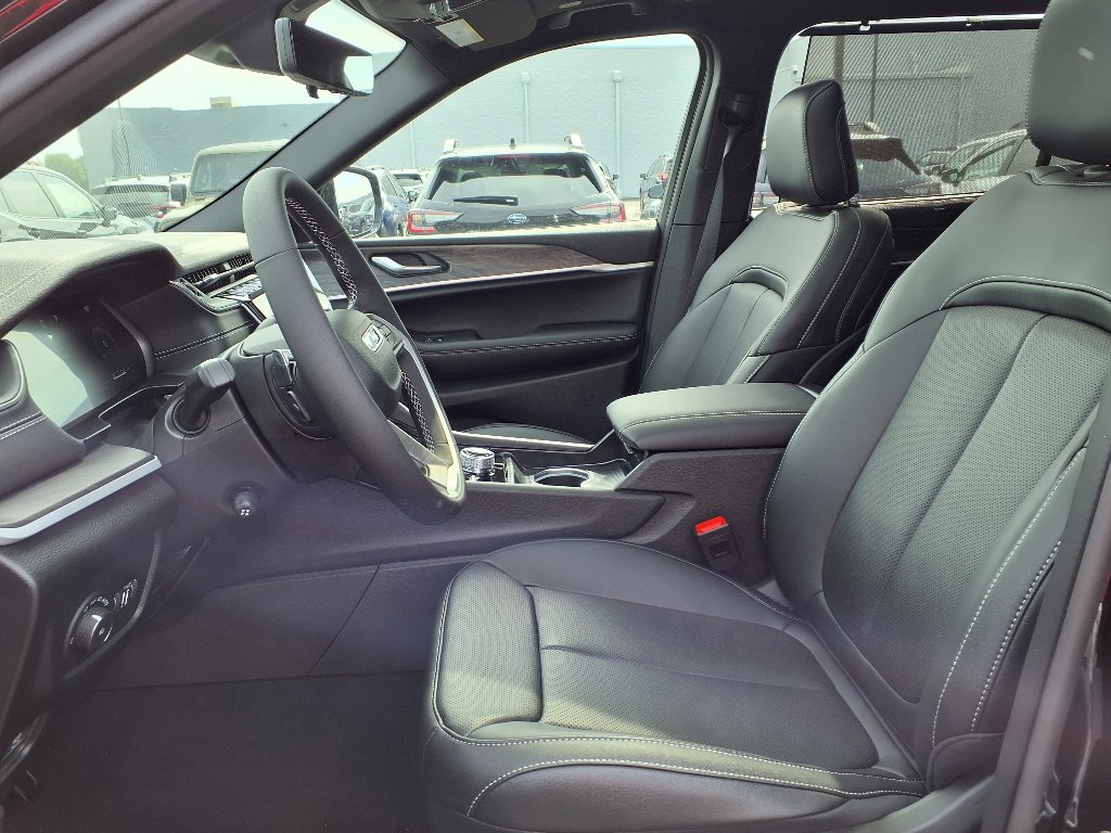 2025 Jeep Grand Cherokee Limited photo 15