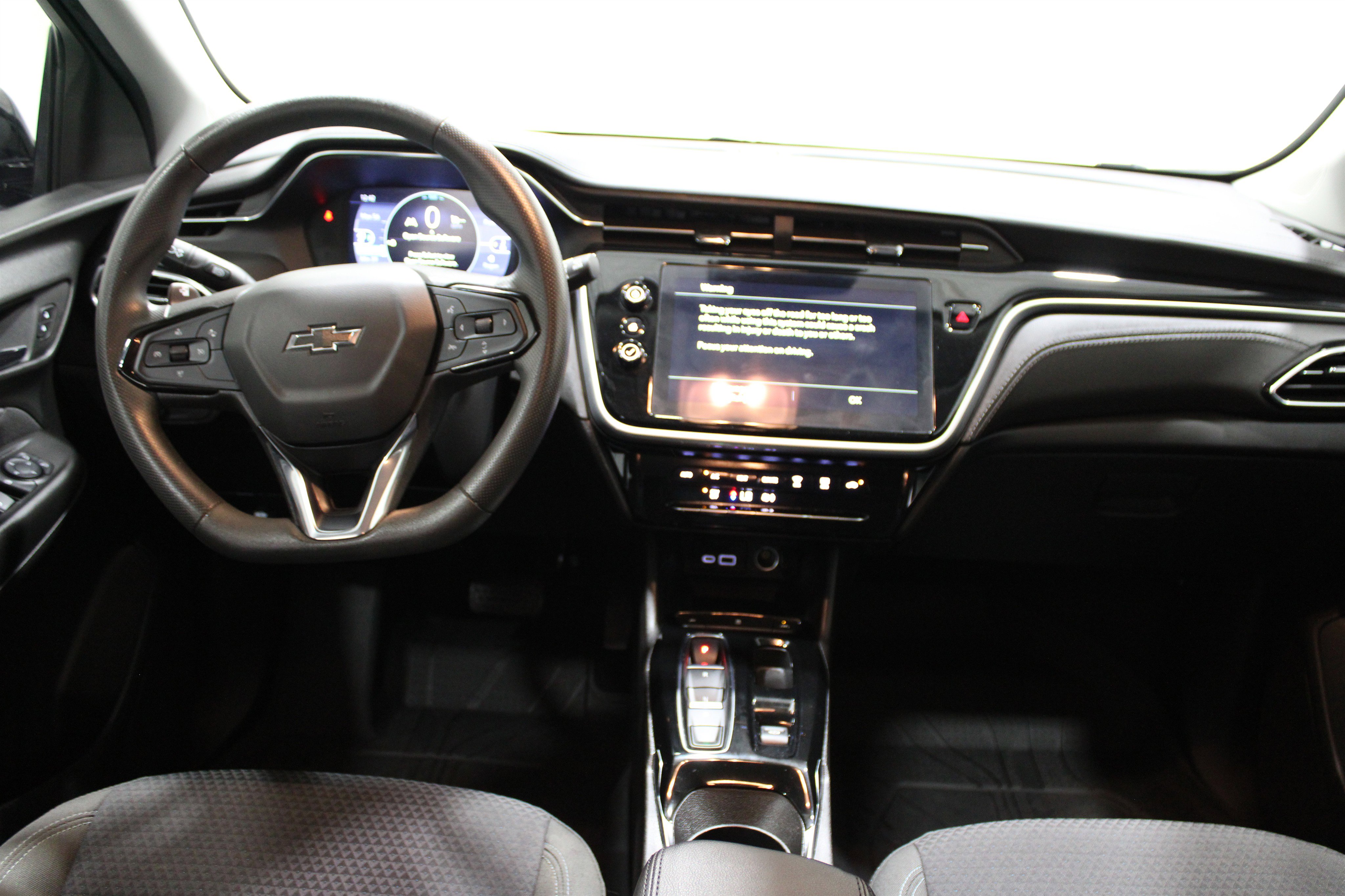 2023 Chevrolet Bolt EUV photo 2