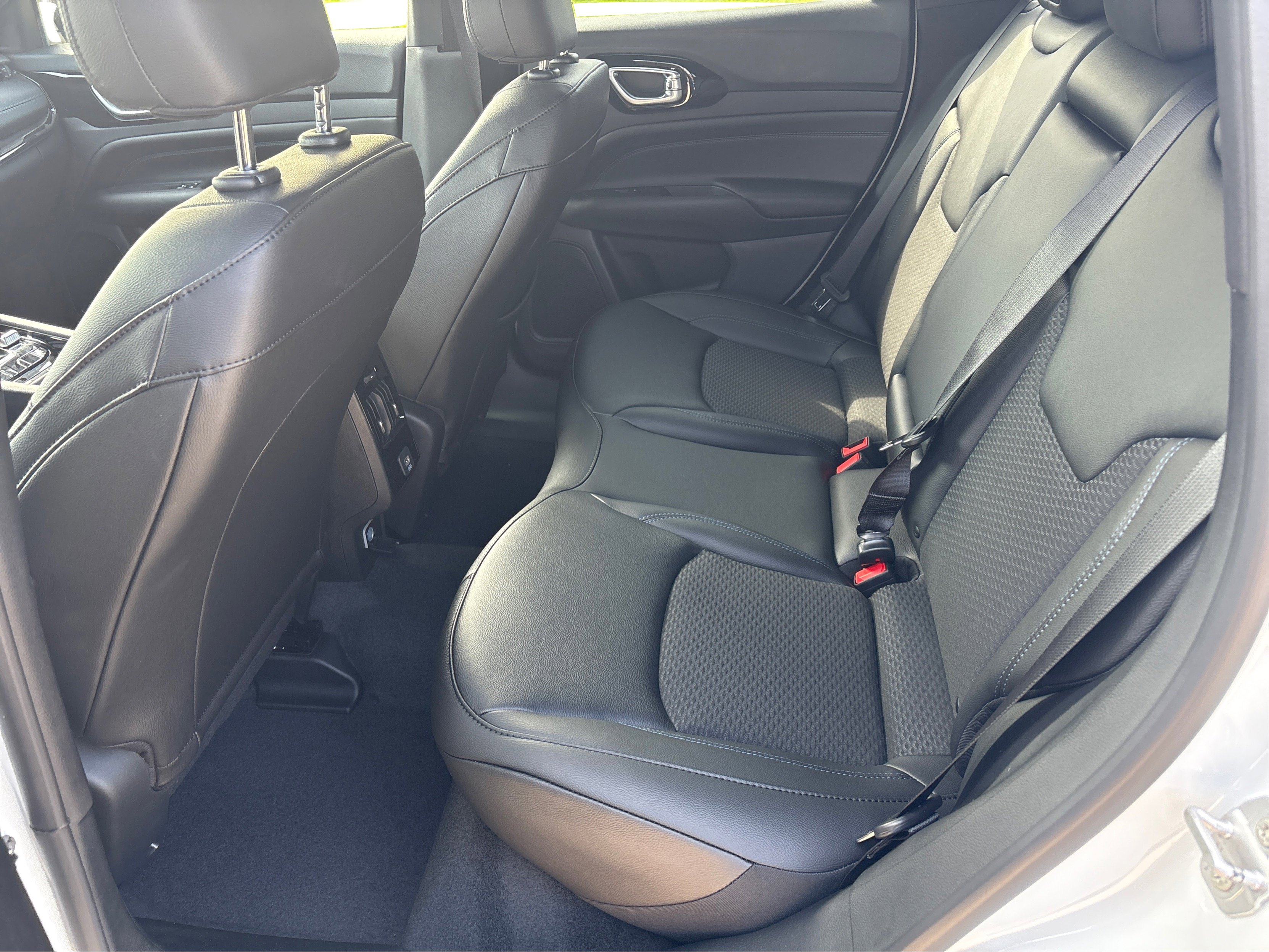 2025 Jeep Compass Latitude photo 9