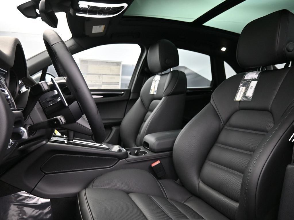 2026 Porsche Macan T photo 4