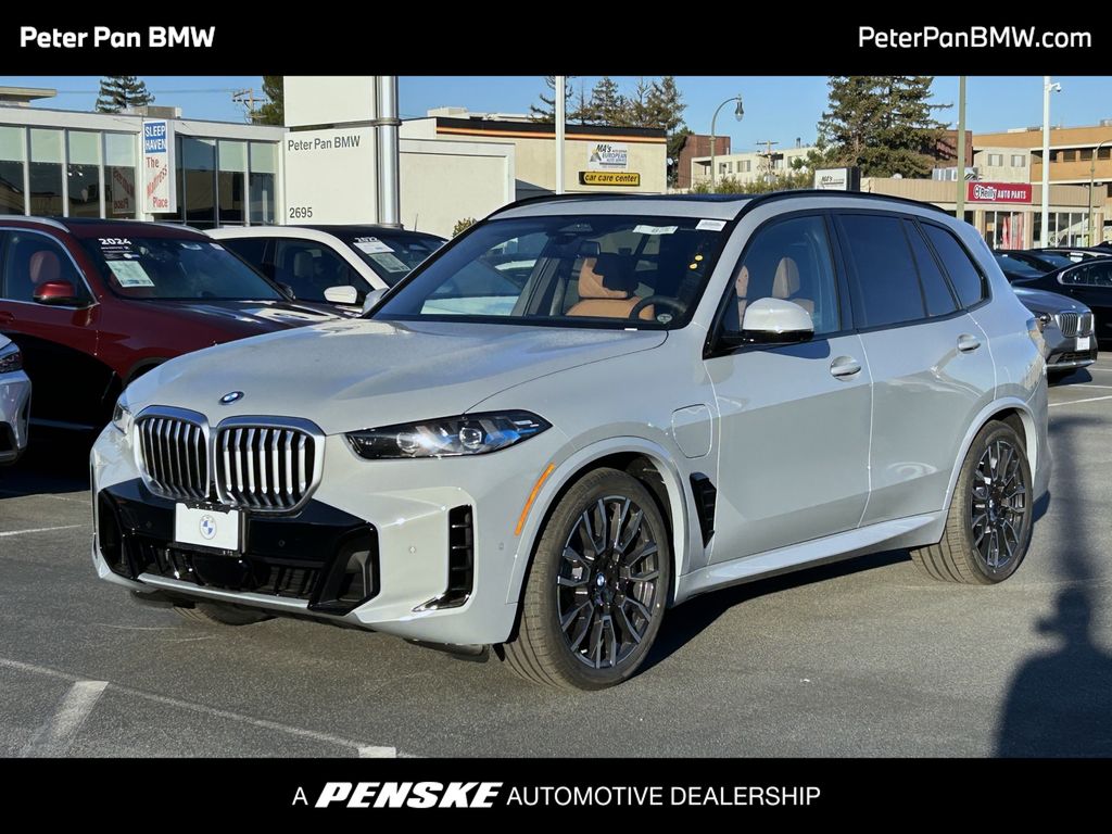 2026 BMW X5 50e's photo