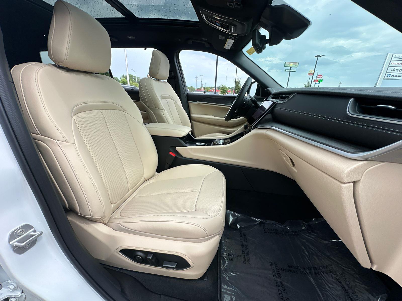 2025 Jeep Grand Cherokee Limited photo 30