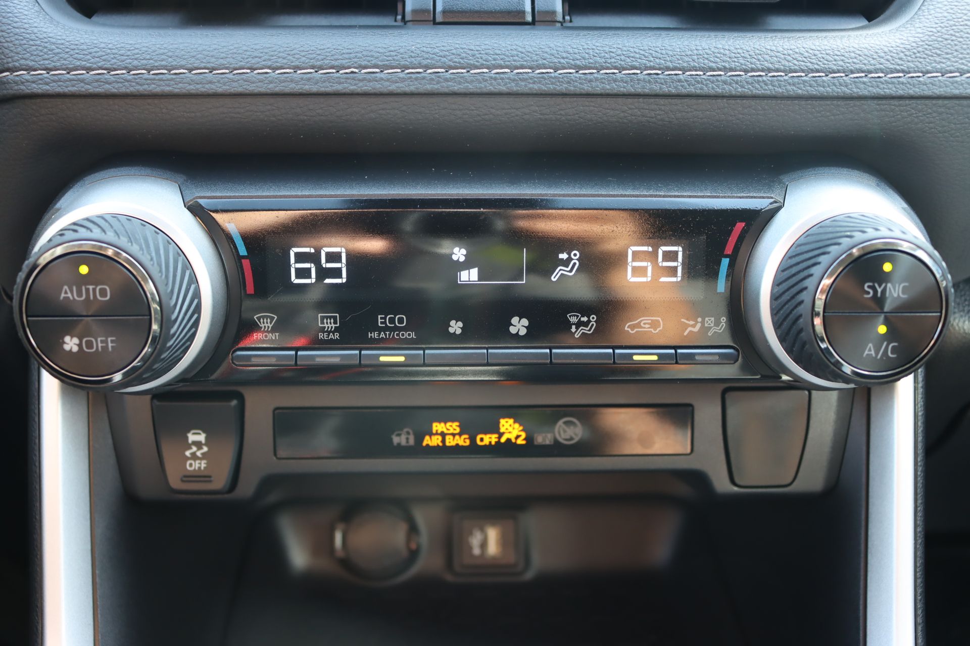 2024 Toyota RAV4 Hybrid LE photo 14