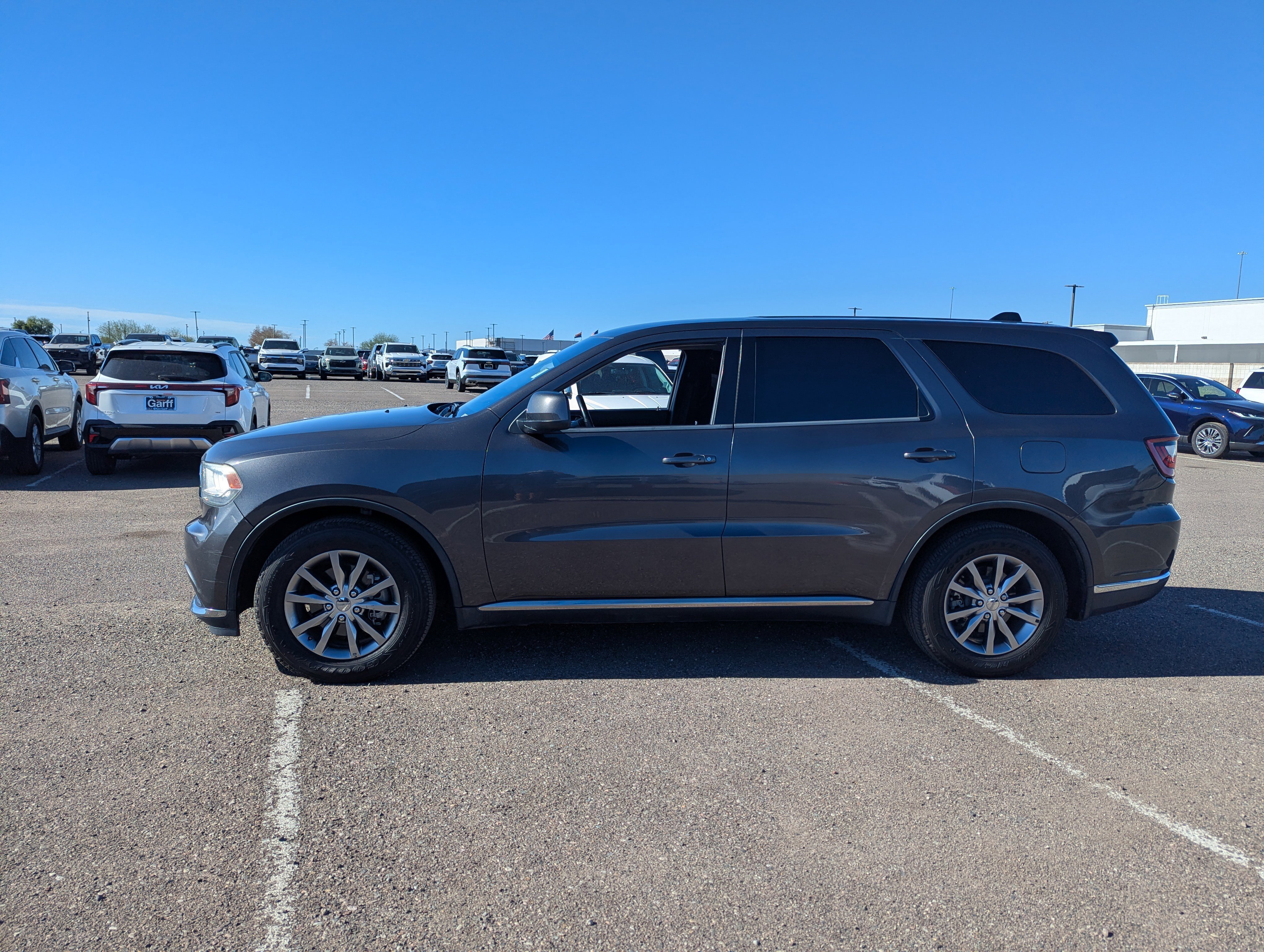 Used 2018 Dodge Durango SXT with VIN 1C4RDHAG5JC444898 for sale in Avondale, AZ