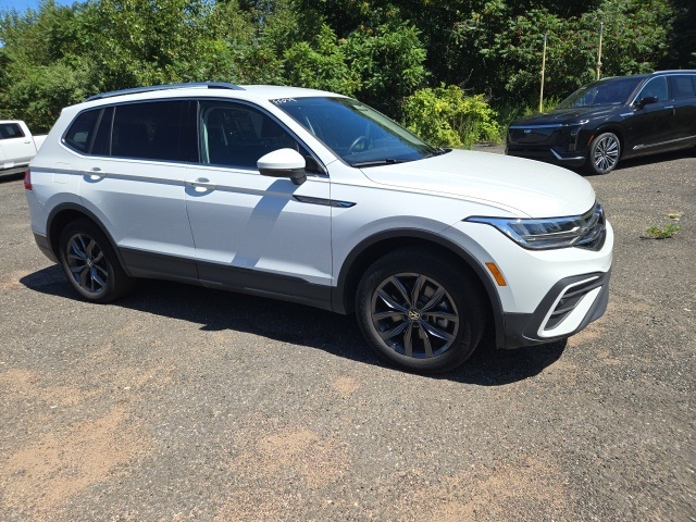 2024 Volkswagen Tiguan SE's photo