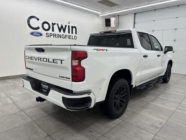 2023 Chevrolet Silverado 1500 Custom photo 3
