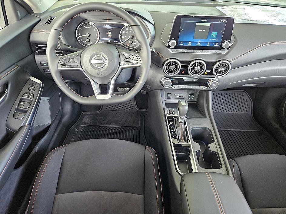 2025 Nissan Sentra SR photo 9