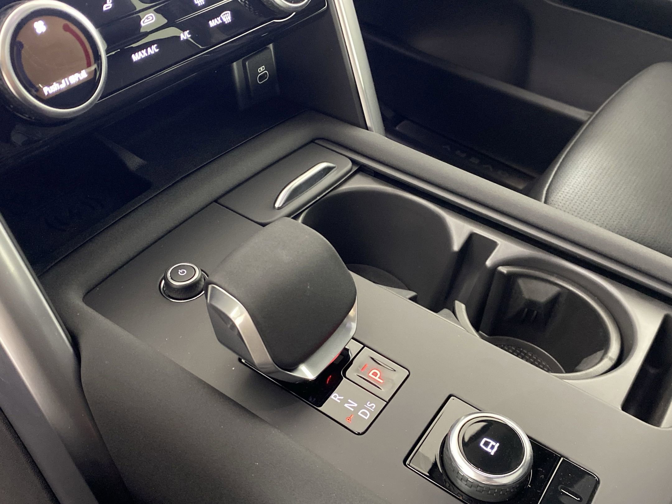 2025 Land Rover Discovery S photo 17