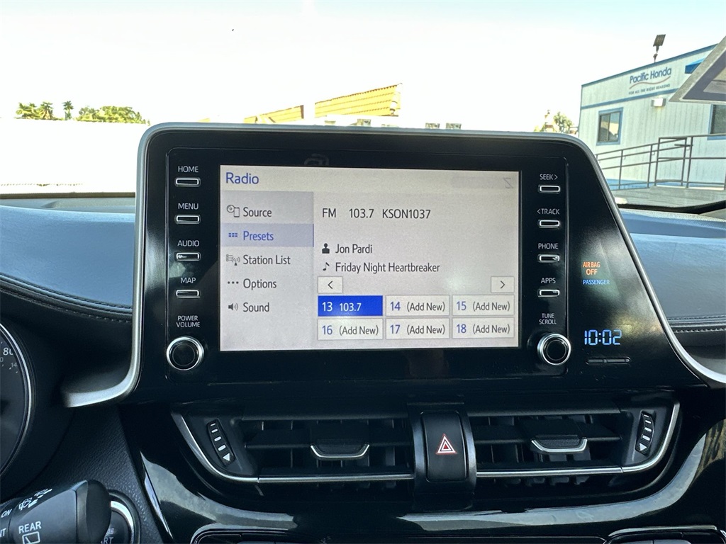 2019 Toyota C-HR XLE photo 24
