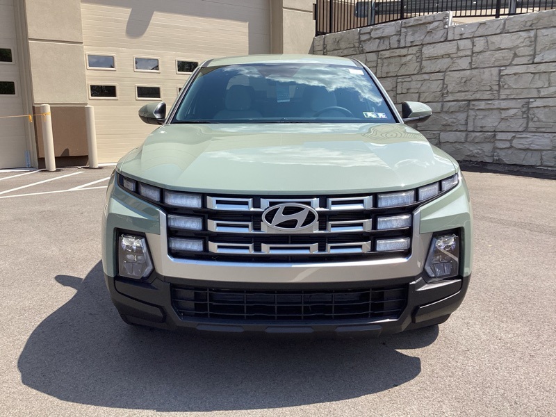 2025 Hyundai Santa Cruz SE photo 2