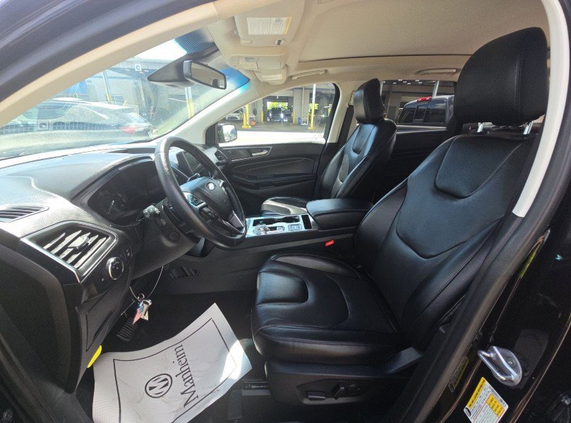 2022 Ford Edge Titanium photo 2