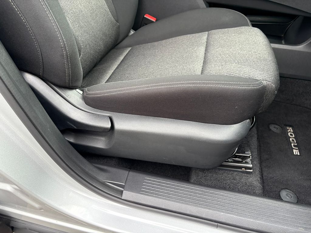 2024 Nissan Rogue SV photo 20