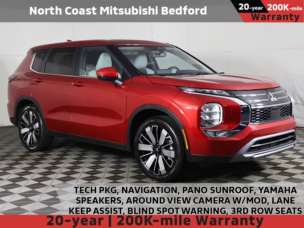 2025 Mitsubishi Outlander SE's photo