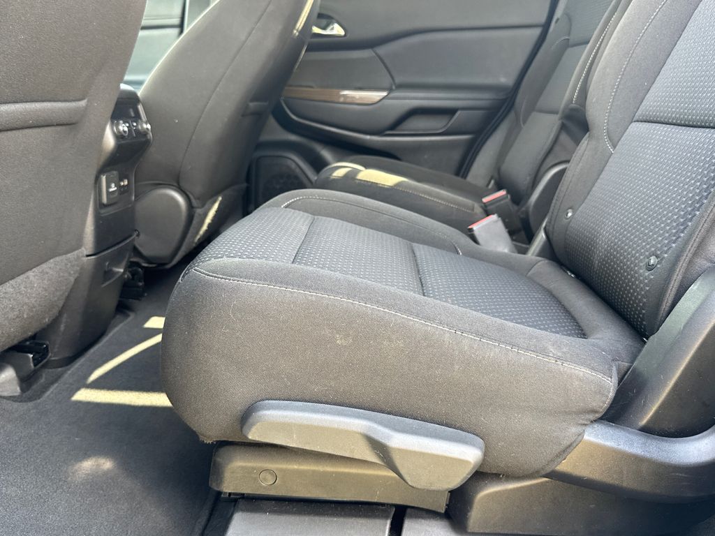 2022 Gmc Acadia SLE photo 18