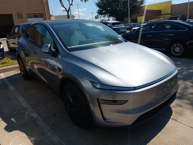2026 Tesla Model Y Long Range photo 2