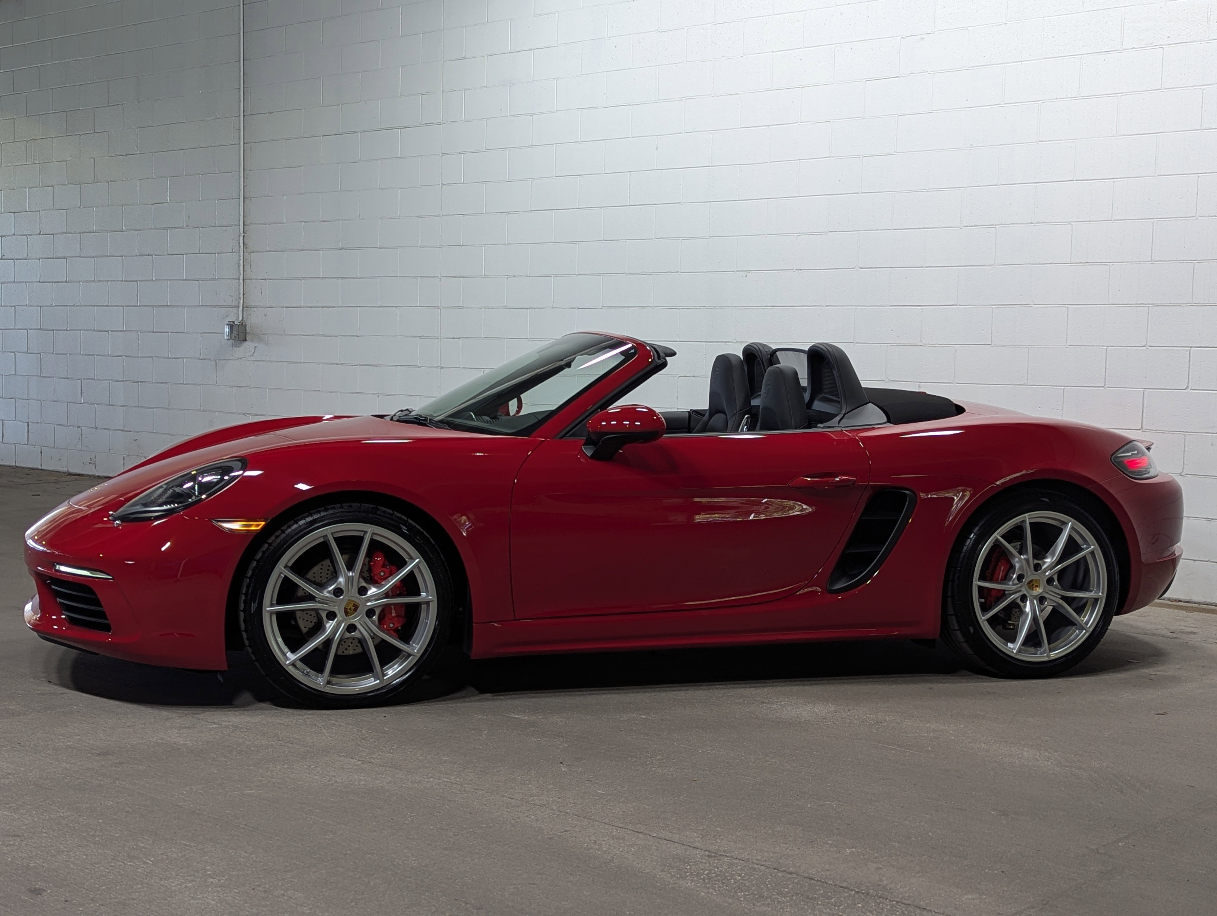 2025 Porsche Boxster S photo 2