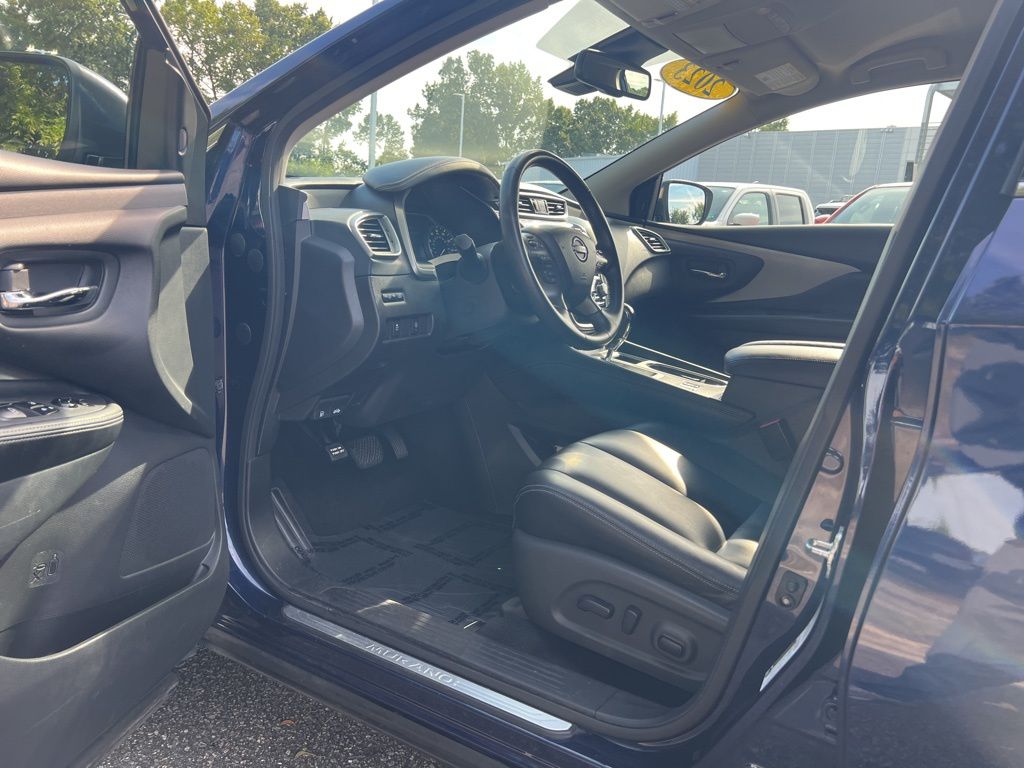 2023 Nissan Murano SV photo 2