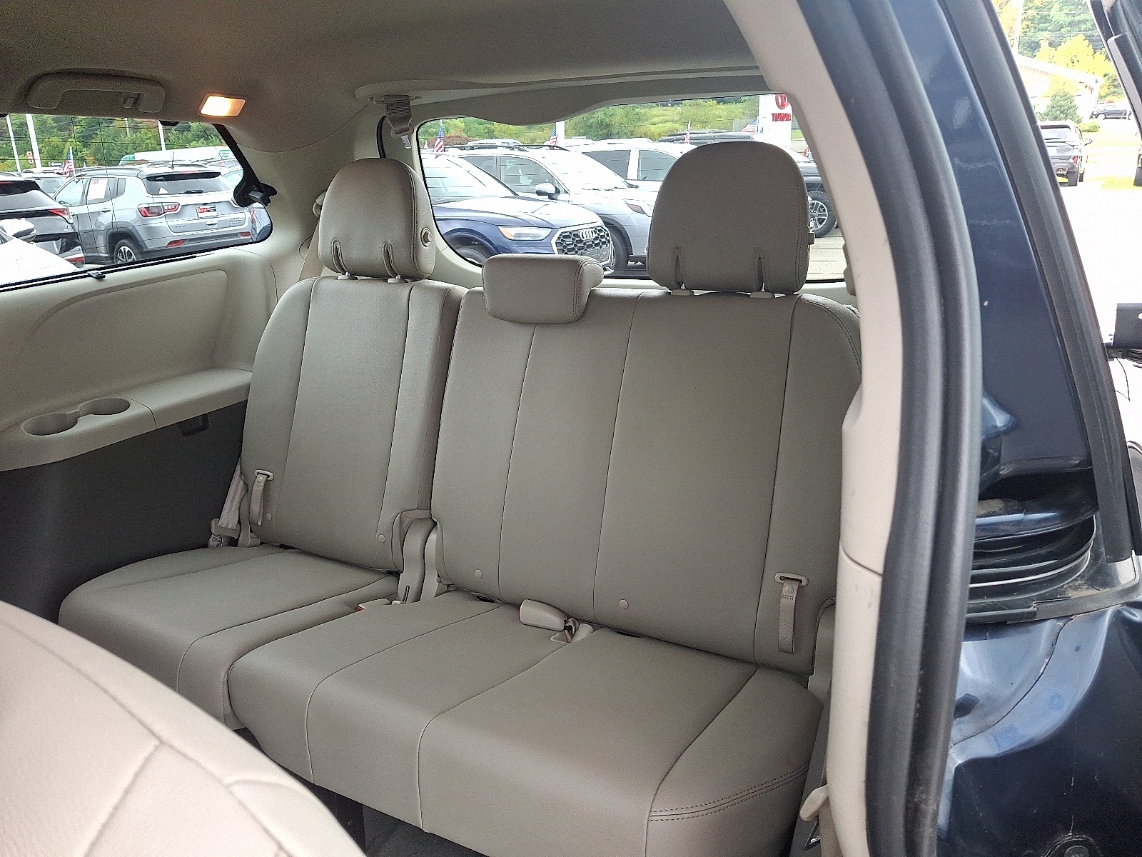 2020 Toyota Sienna XLE photo 12