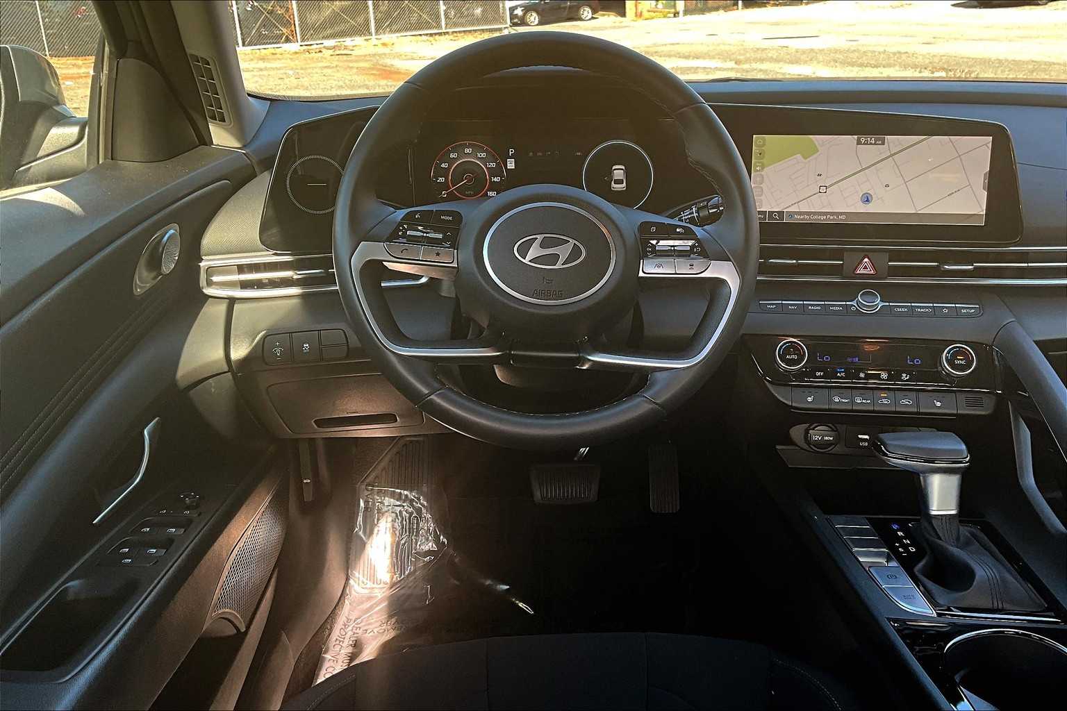 2024 Hyundai Elantra SEL Convenience photo 5