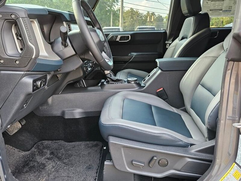 2024 Ford Bronco Outer Banks photo 5