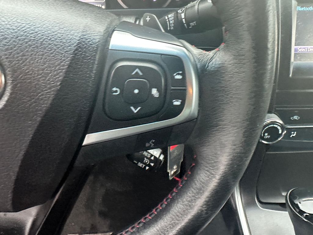 2017 Toyota Camry SE photo 18