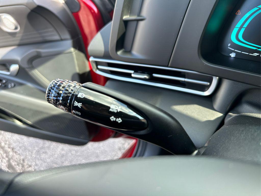 2025 Hyundai Elantra Hybrid photo 17