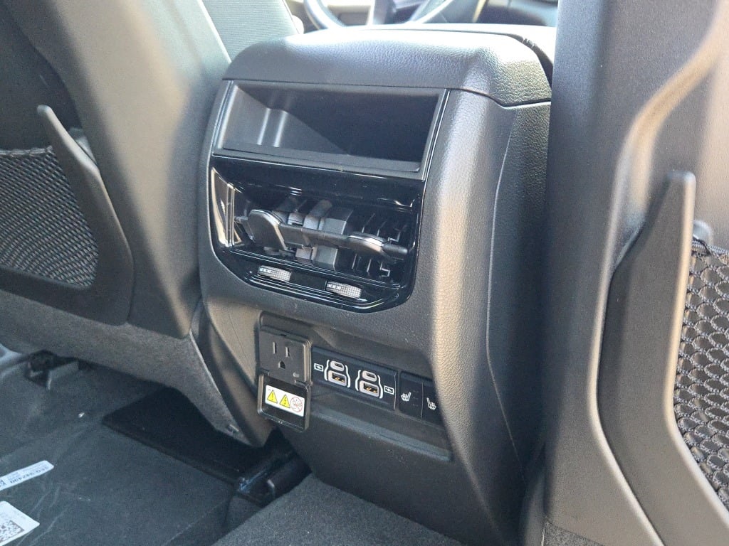 2025 Jeep Grand Cherokee Limited photo 11