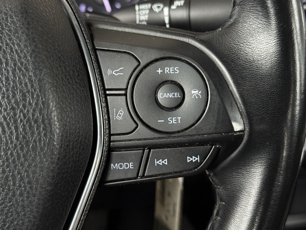 2020 Toyota Camry SE photo 26
