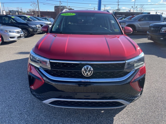 2022 Volkswagen Taos SE photo 2