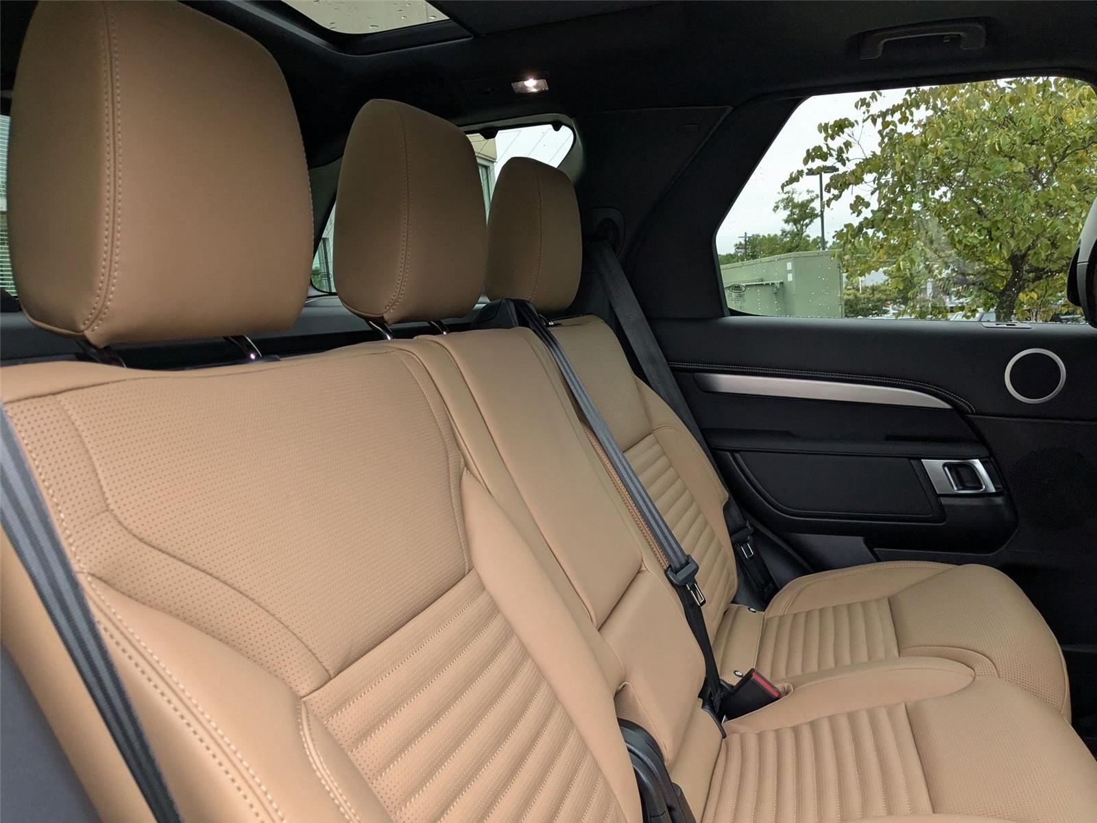 2025 Land Rover Discovery SE photo 29