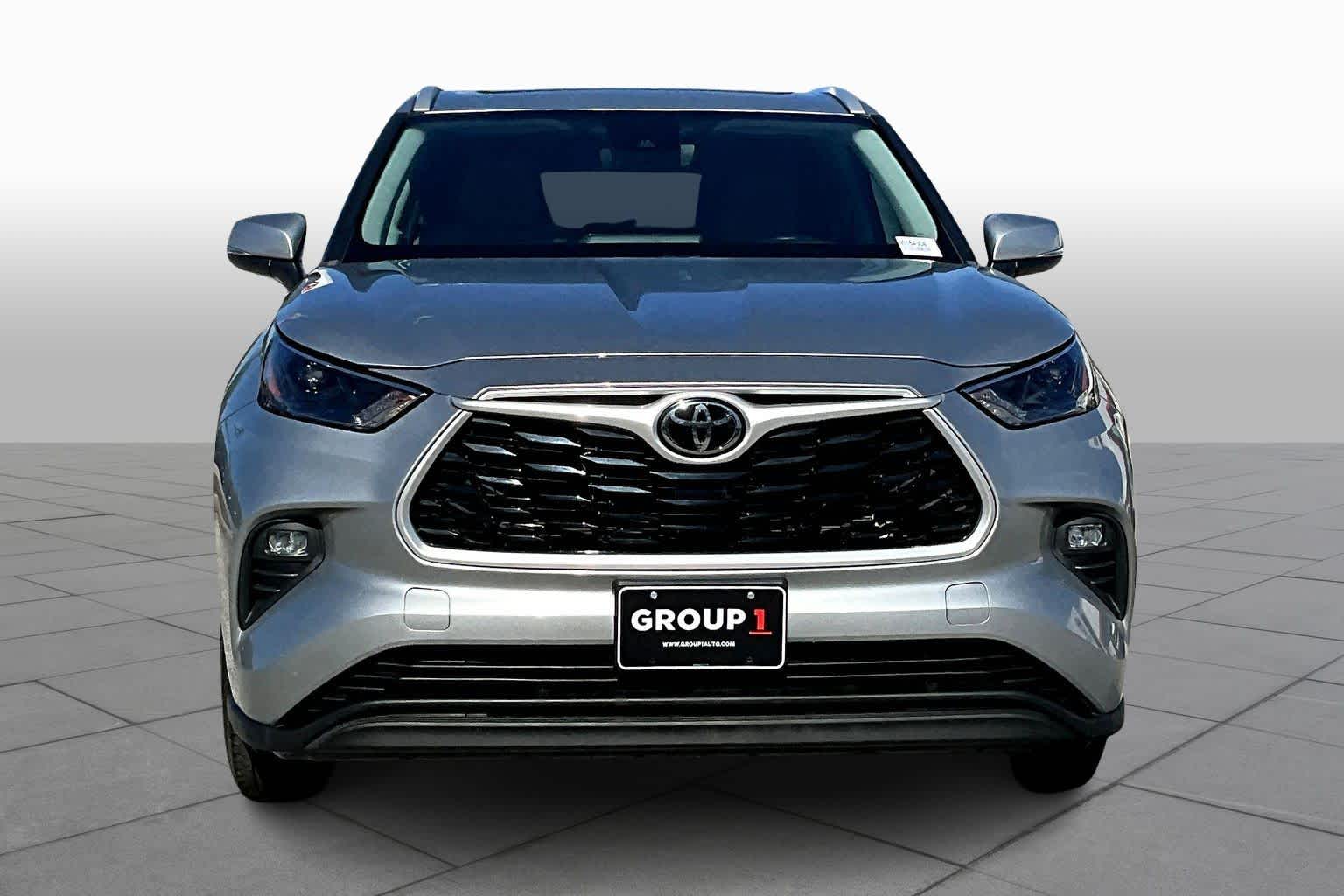 2022 Toyota Highlander XLE photo 3