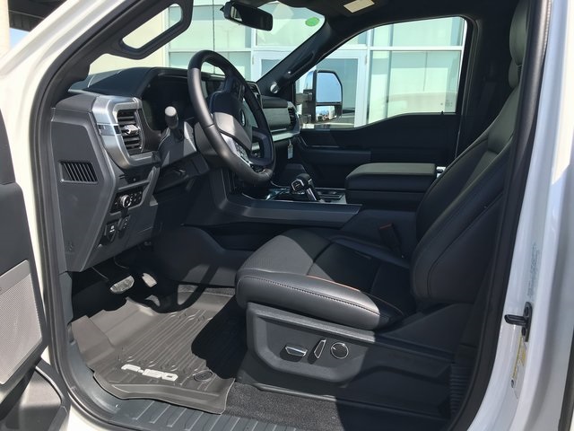 2025 Ford F-150 Lariat photo 4