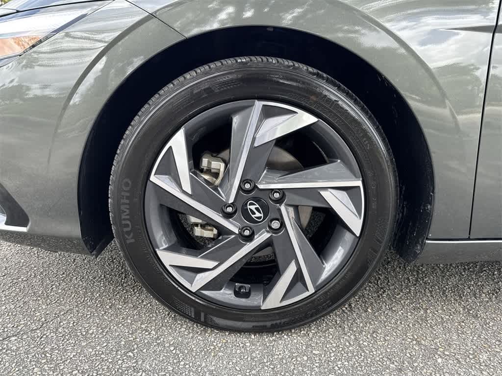 2024 Hyundai Elantra Limited photo 9