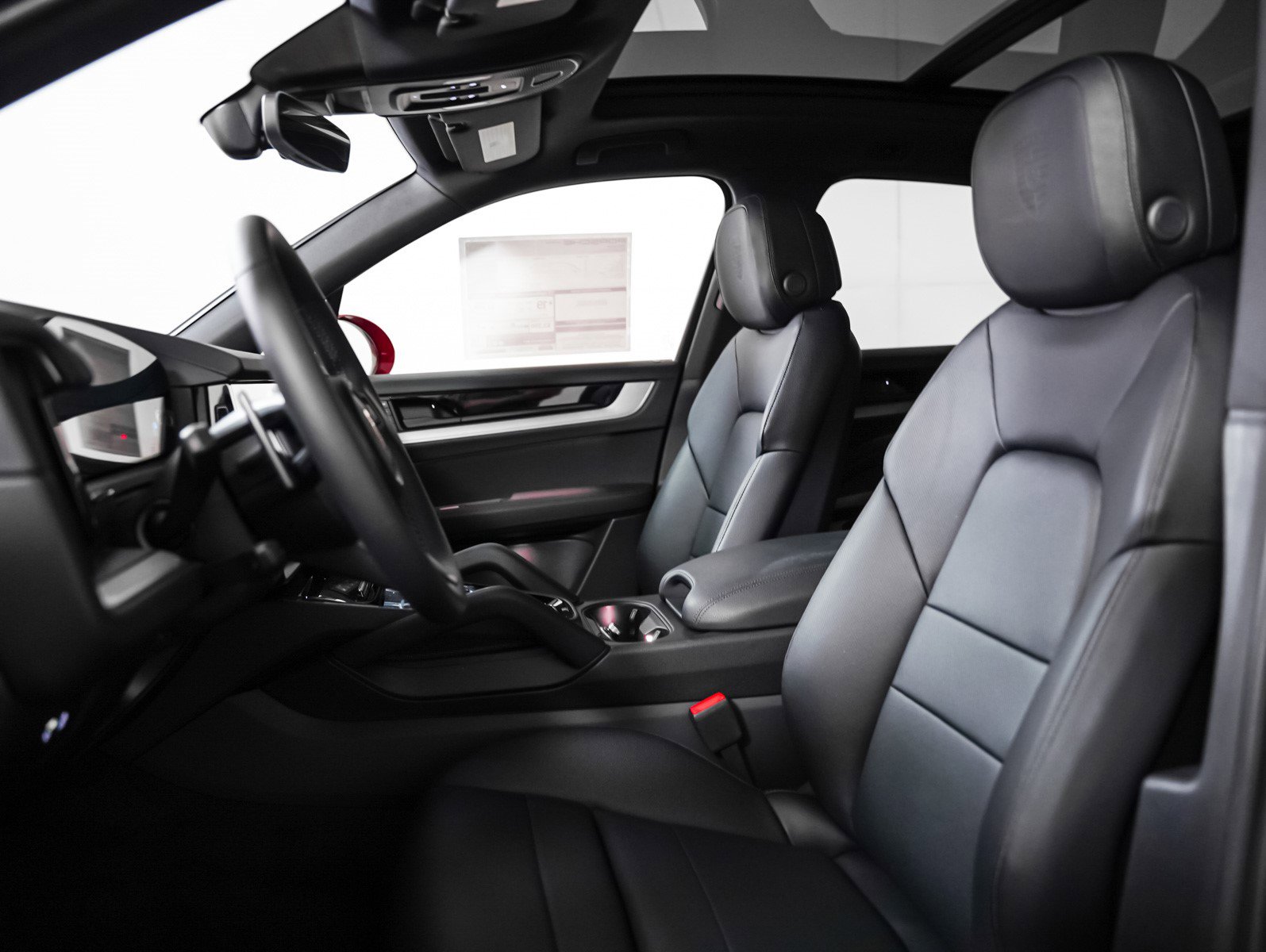 2025 Porsche Cayenne photo 5
