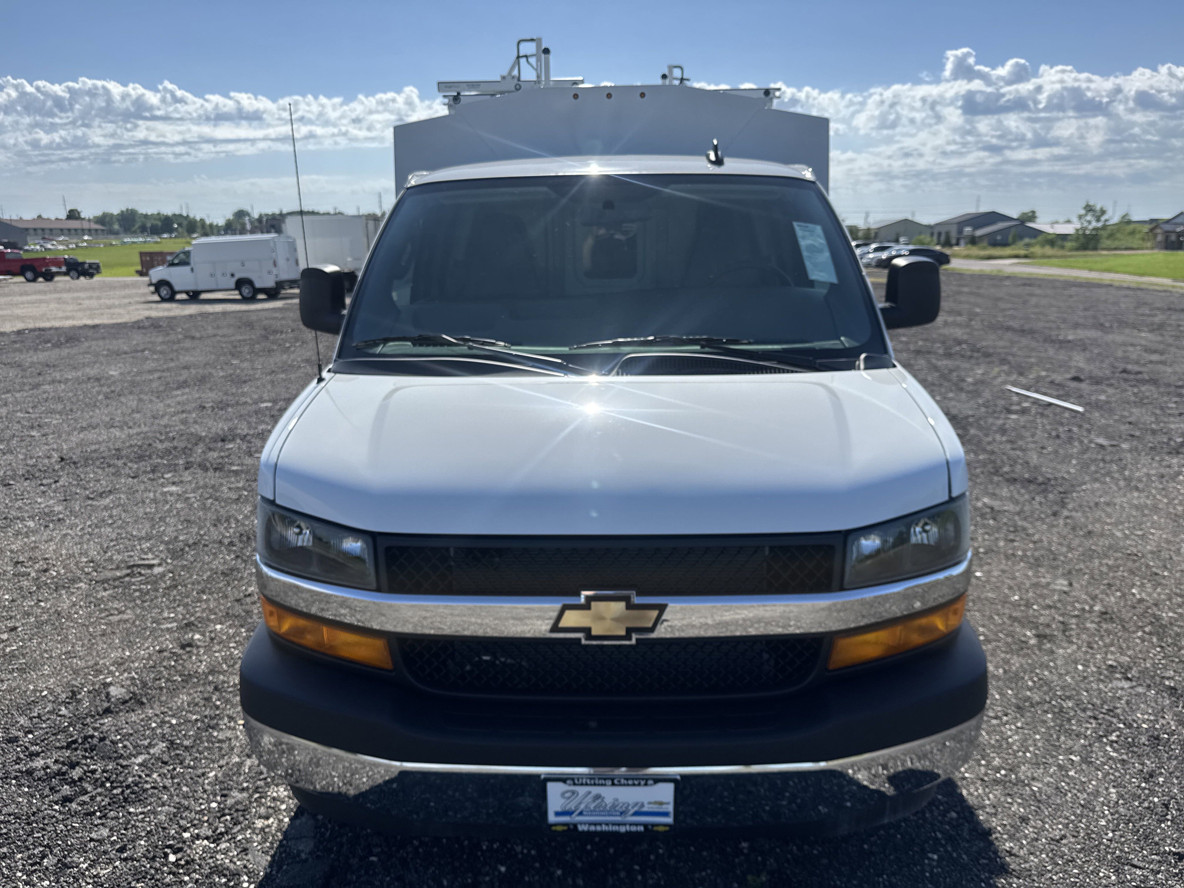 2024 Chevrolet Express Cutaway 3500 photo 3