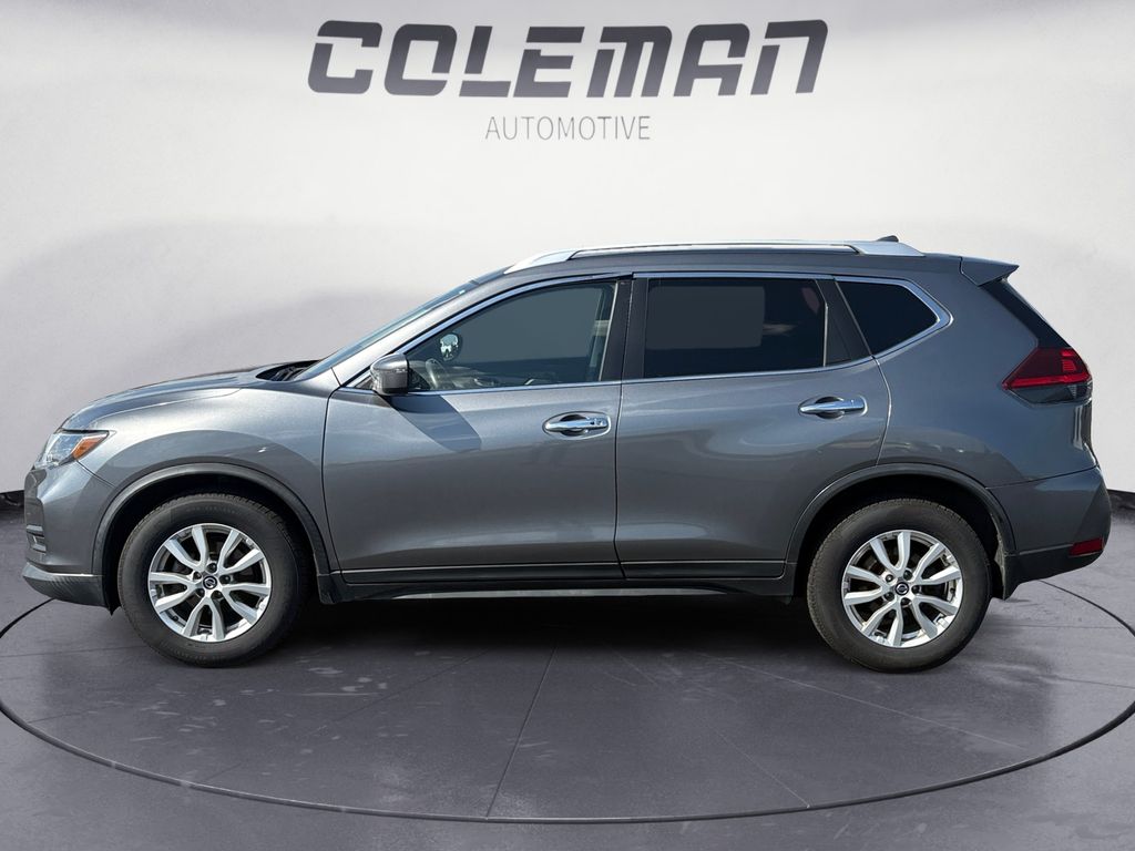 2019 Nissan Rogue SV photo 2