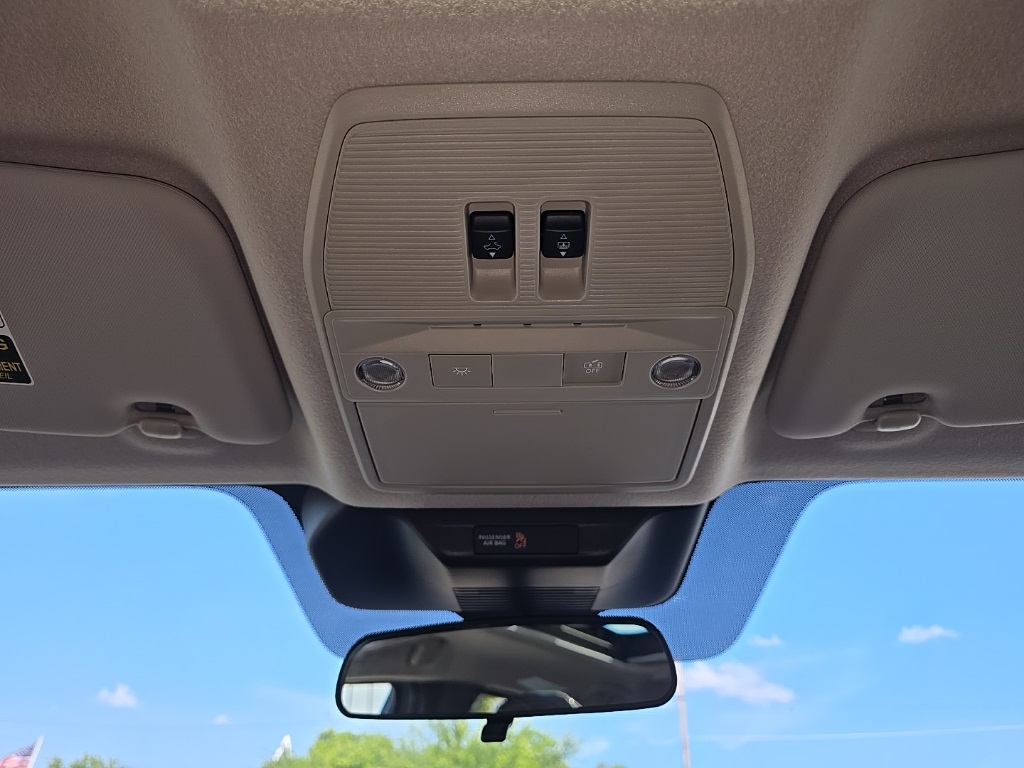 2025 Nissan Kicks SR photo 17