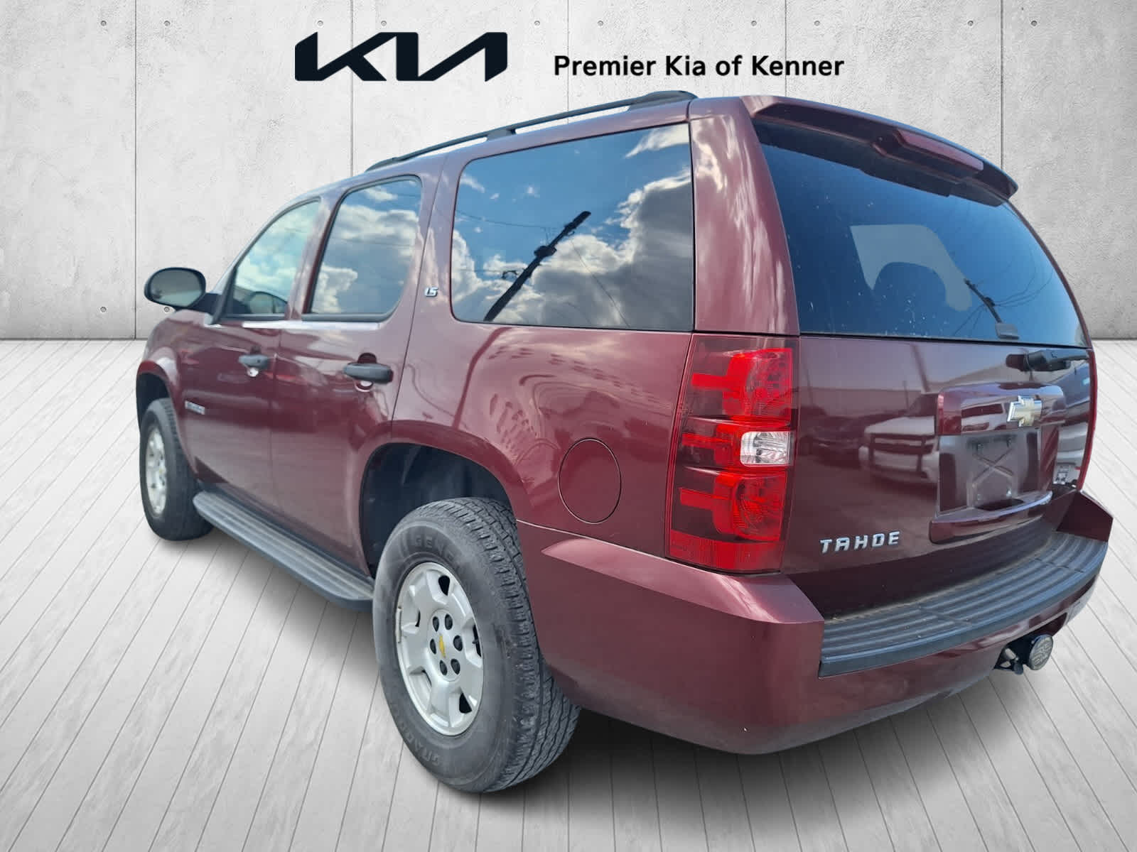2009 Chevrolet Tahoe LS photo 2