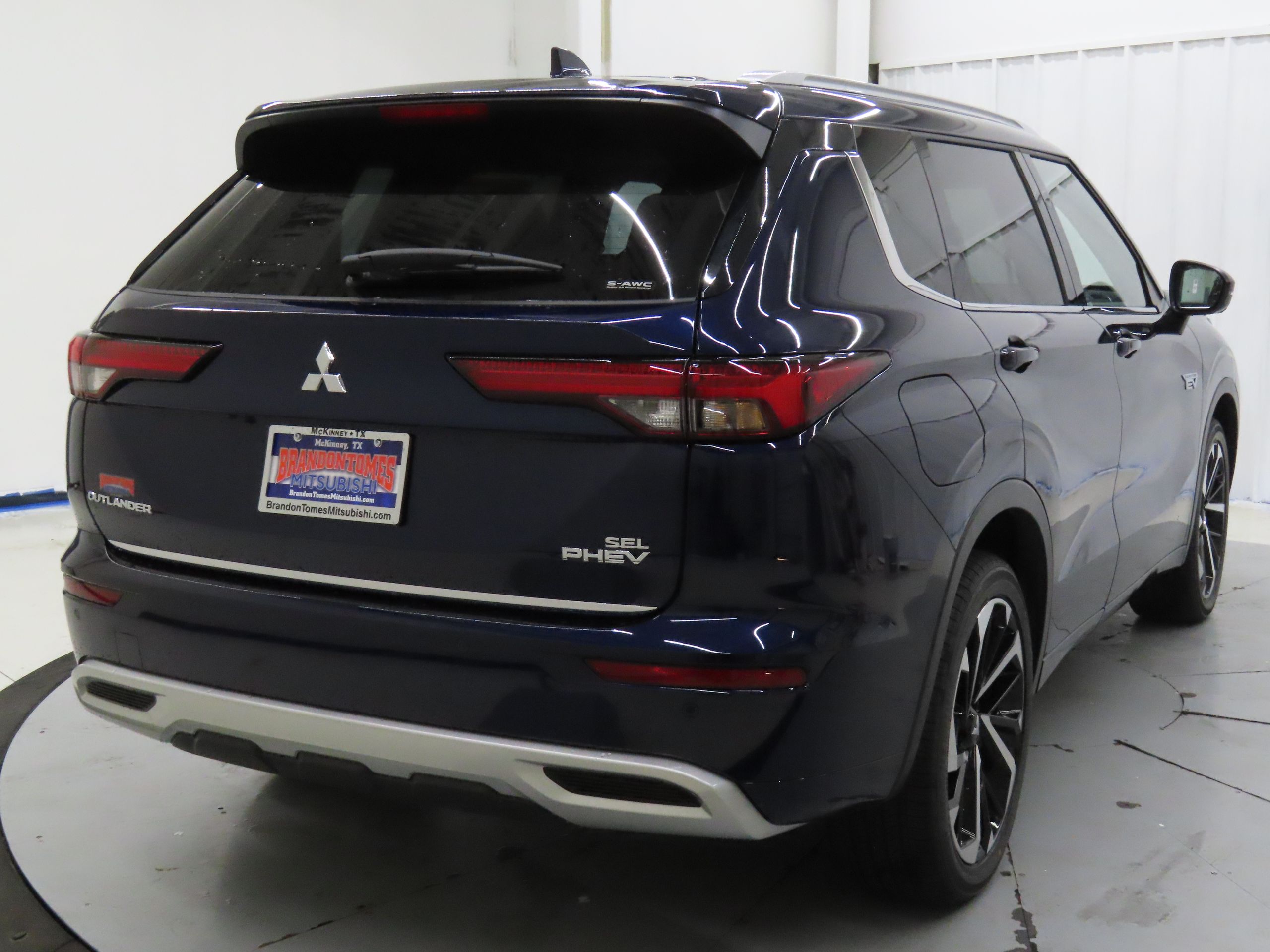 2025 Mitsubishi Outlander PHEV SEL photo 3
