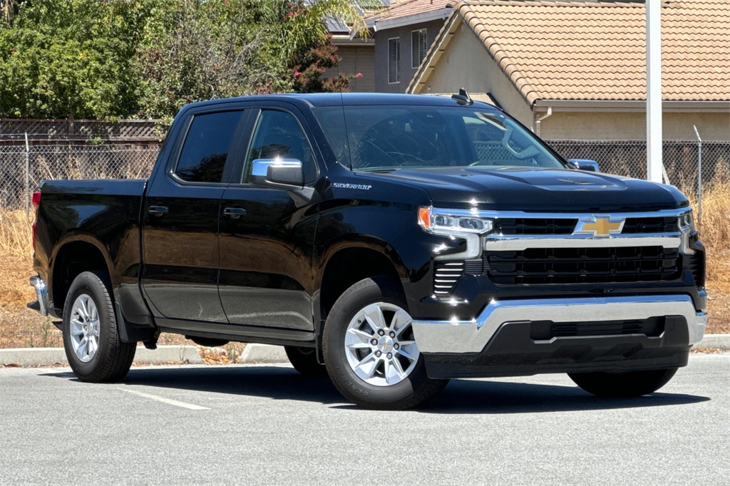 2025 Chevrolet Silverado 1500 LT photo 2