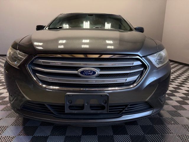 2015 Ford Taurus SEL photo 3