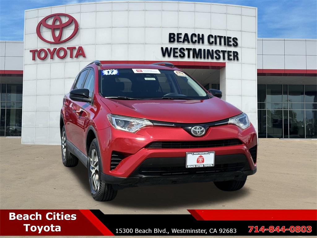 2017 Toyota RAV4 LE photo 3