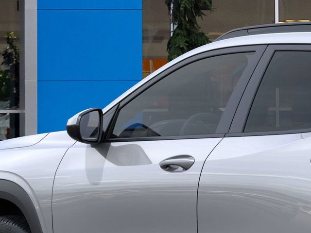 2025 Chevrolet Trax LT photo 8