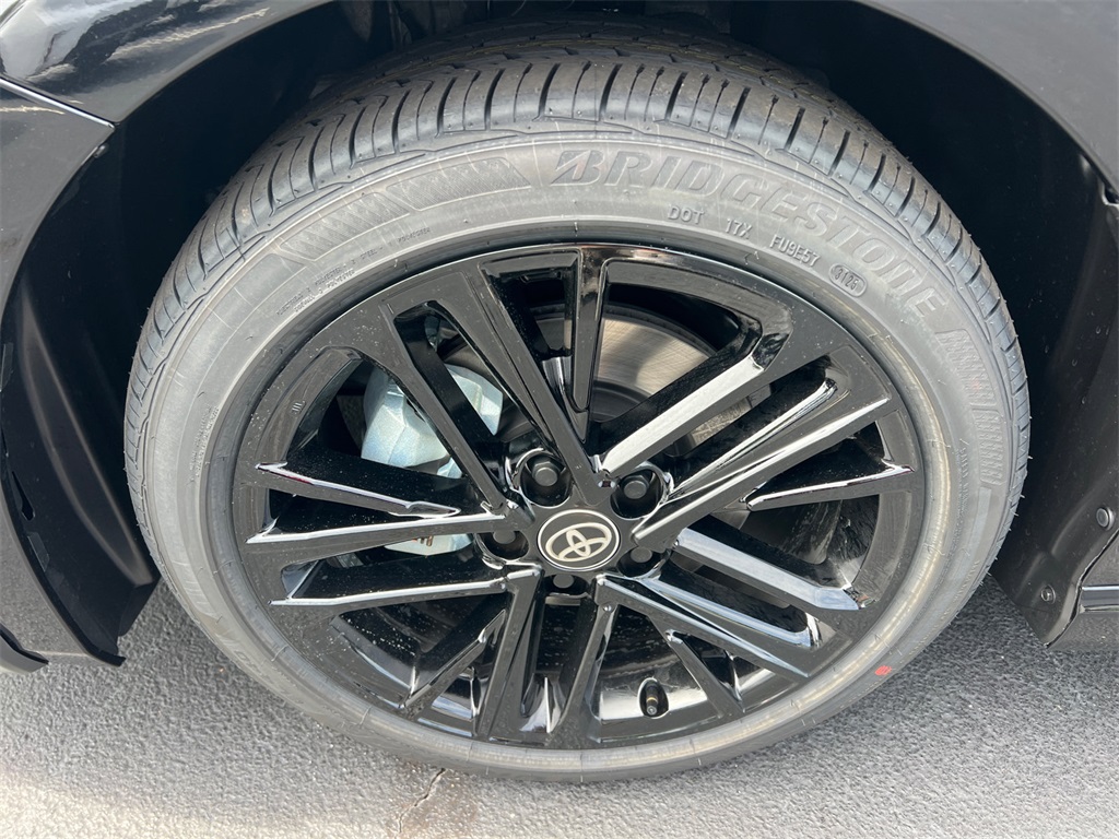 2025 Toyota Camry SE photo 11