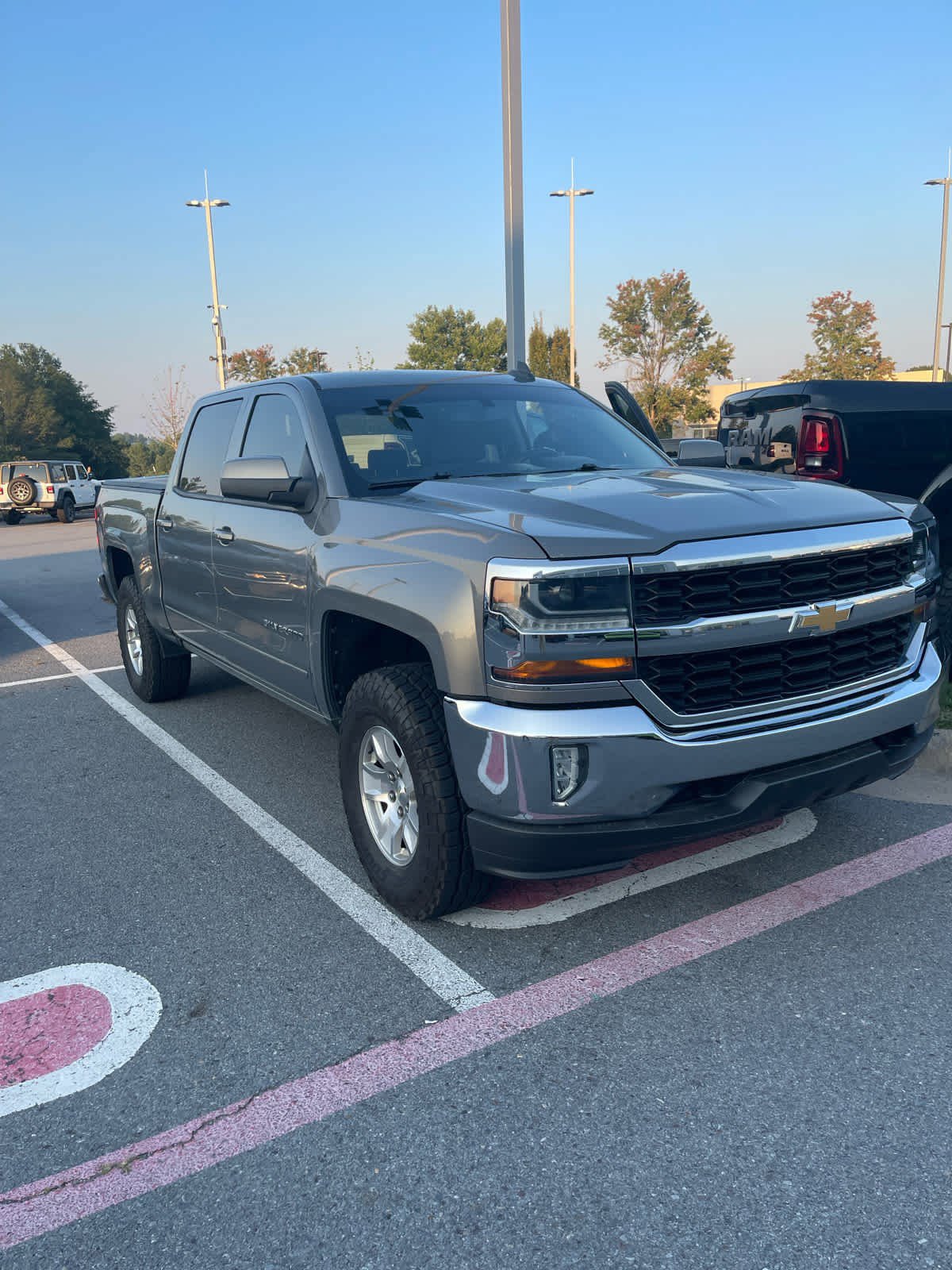 2017 Chevrolet Silverado 1500 LT photo 2
