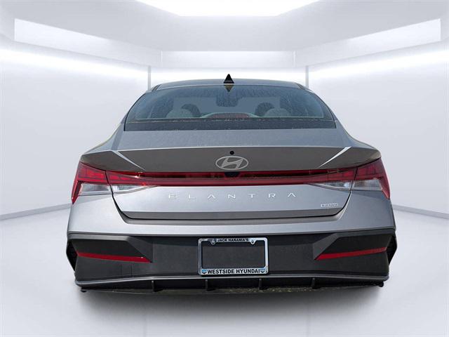 2025 Hyundai Elantra Hybrid Blue photo 4