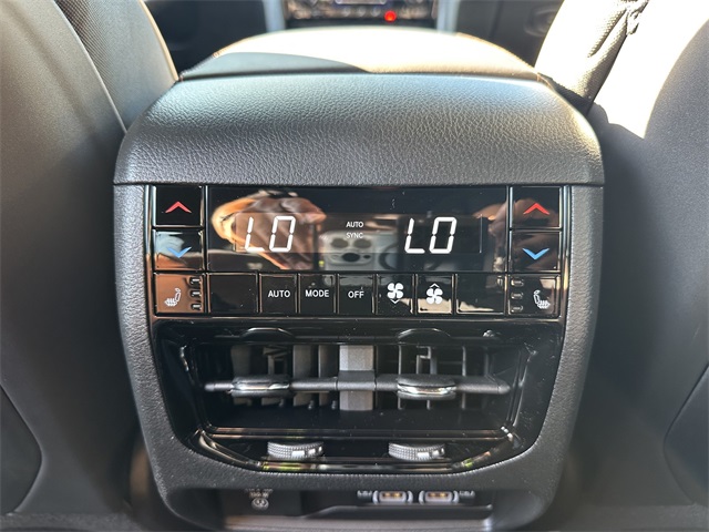 2025 Jeep Grand Cherokee L Summit photo 14